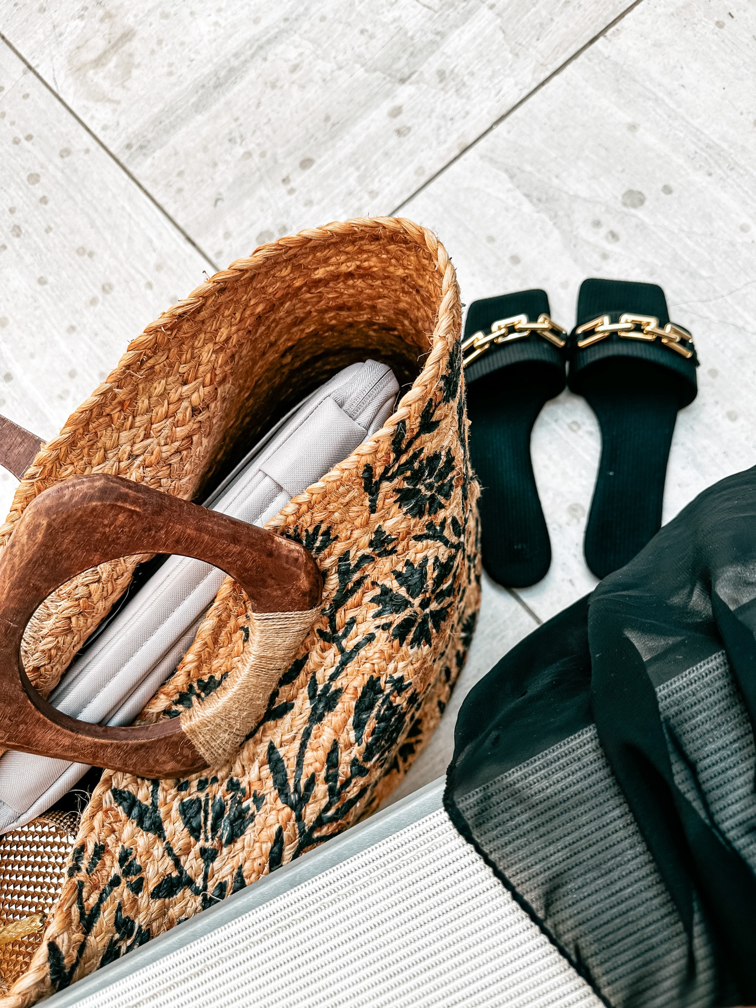 Beach and Pool Tingz 

Bag Antik Kraft -no shop-able link, but you can scoop one up on the website or Poshmark.

#LTKunder50 #LTKswim #LTKstyletip