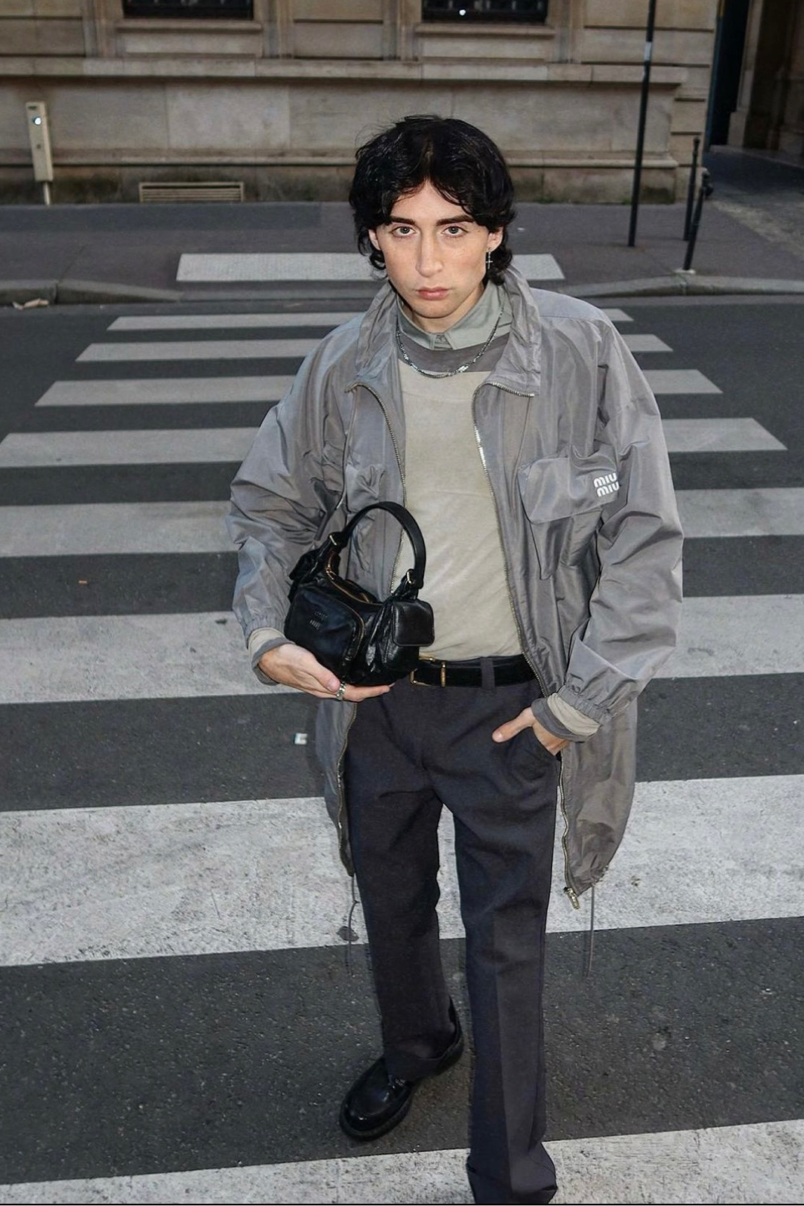 Miu Miu outfit mutlipoche parka gris mocassin en cuir sac multipoche superposition pantalon coupe droite 
Full Miu Miu outfit grey multi pocket parka leather moccasin multi pocket leather bag layering straight cut trousers 

#LTKfit #LTKmens #LTKeurope