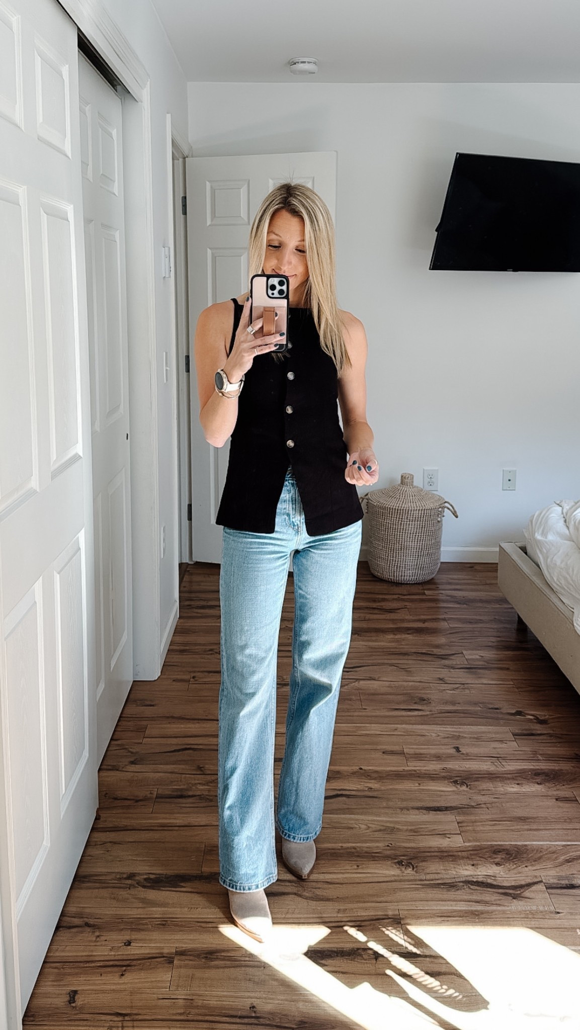 Spring dressy casual look

Jeans - code here for Zara!
Light wash - 8228/021/406

#LTKSaleAlert #LTKFindsUnder100 #LTKWorkwear