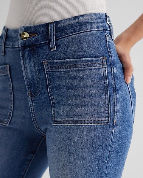 Mid Rise Medium Wash Patch Pocket Flexx '70s Flare Jeans | Express