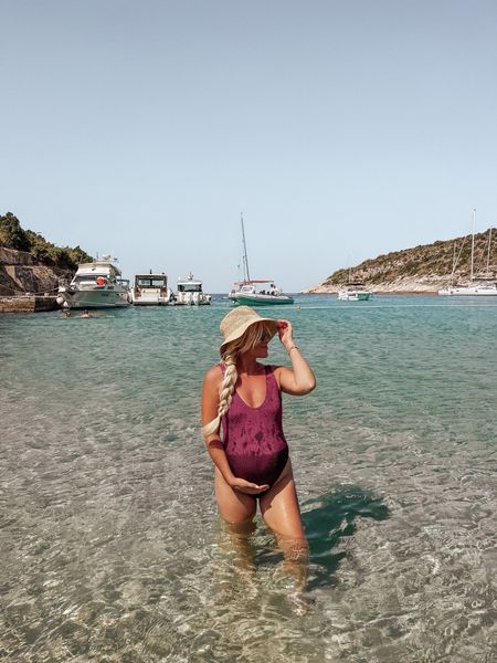 The most comfortable and flattering one piece swimsuit🙌🏻 Mom friendly and works with a growing bump🤰#maternityswimsuit #bumpfriendly #onepiece #swimsuit #bondeye

#LTKbump #LTKtravel #LTKswim
