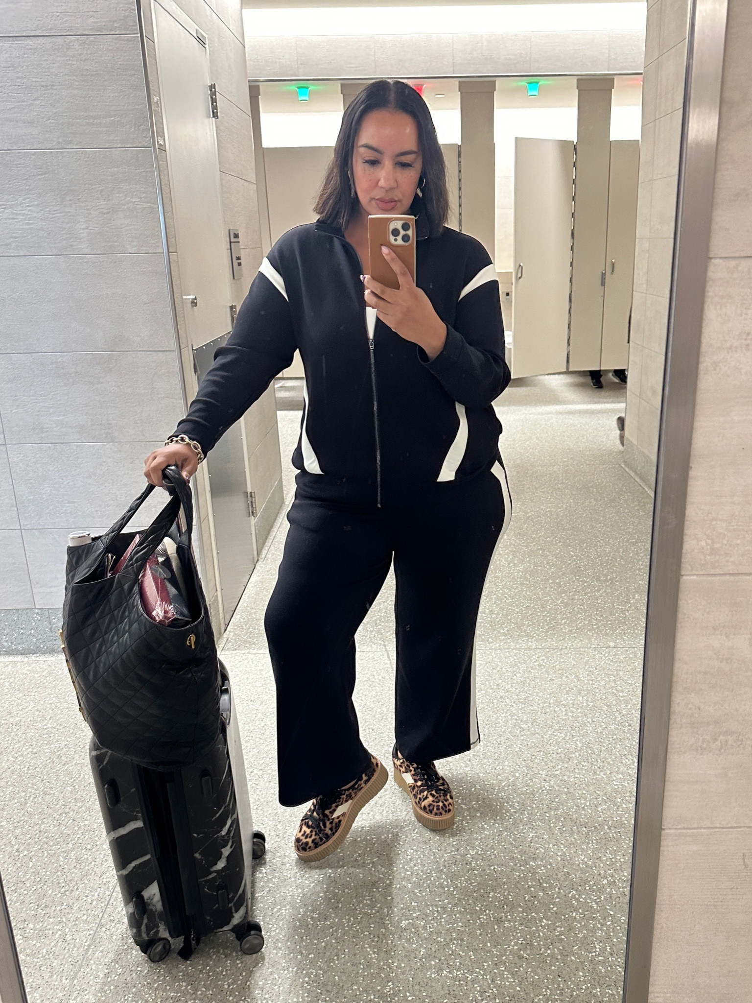 Comfy and cute travel fit. It’s giving spanx but it cost less! Same material as air essentials. Im wearing a 14/16

#LTKActive #LTKPlusSize #LTKTravel