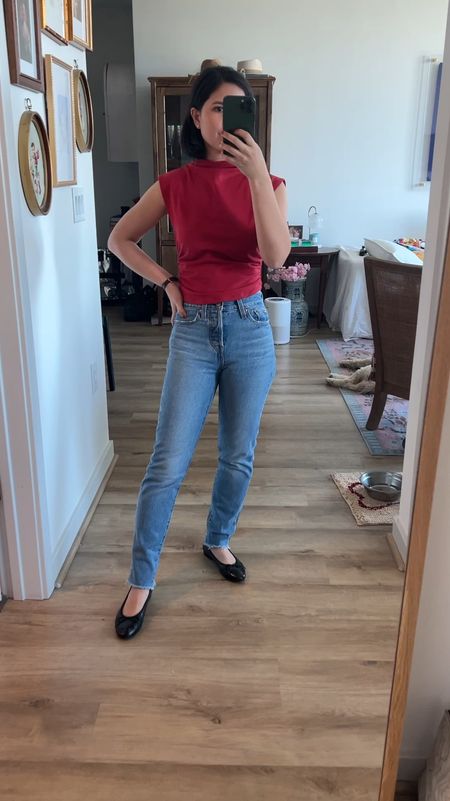 Reformation Lindy top xs
Levi’s wedgie 23, full length on me at 5’1”
Chanel ballet flats 

Sunday outfit, book club, weekend coffee, coffee date, reformation top, reformation Lindy, petite friendly jeans, petite jeans, Levi’s, jeans under $100


#LTKstyletip #LTKshoecrush #LTKVideo