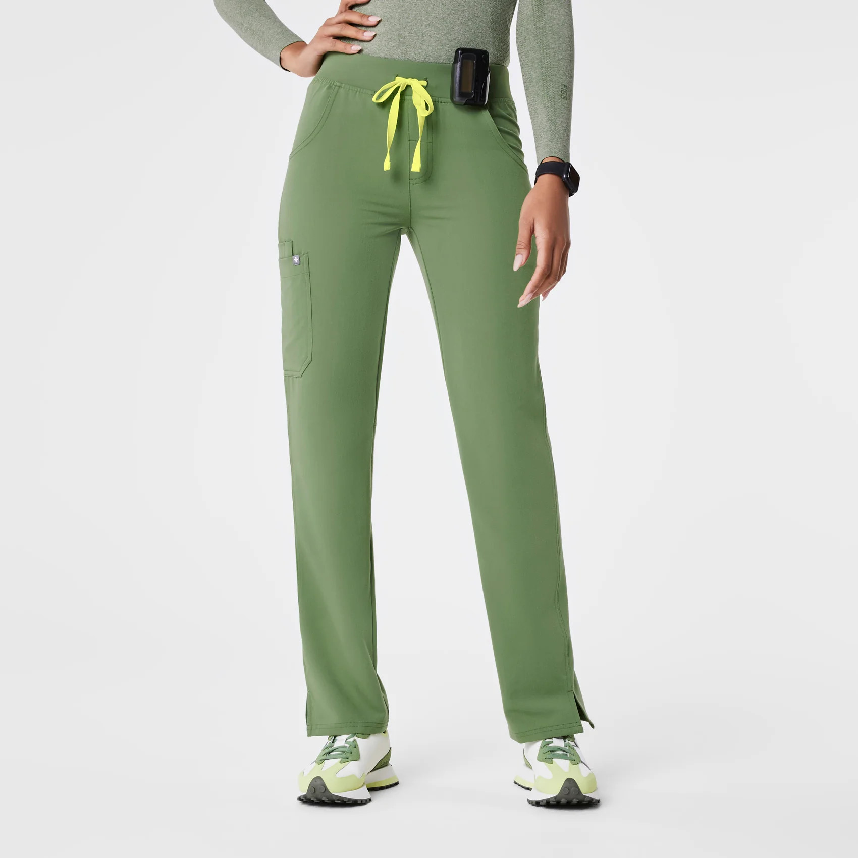 Women's Kade Cargo Scrub Pants™ - Fern · FIGS | FIGS