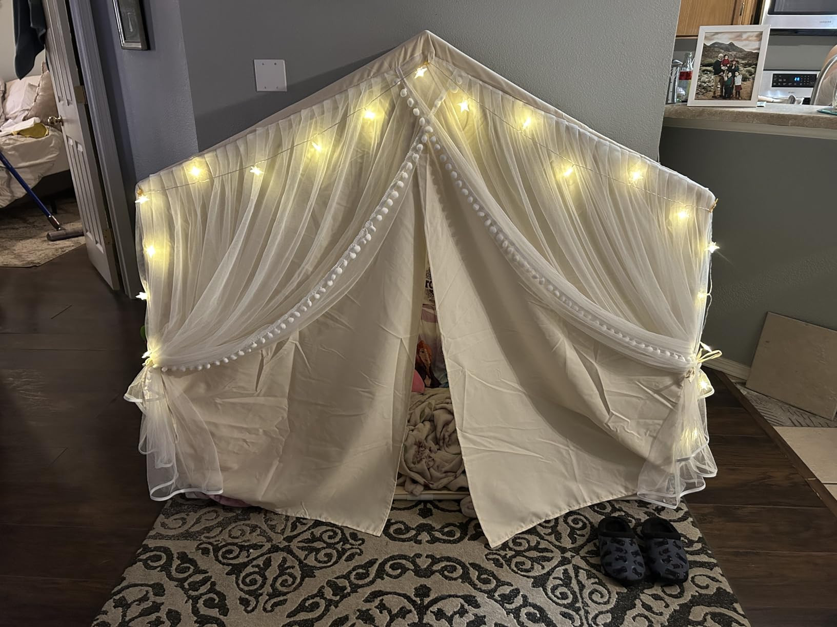 Kids Play Tent with Padded Mat, Kids Tents Large Princess Castle Pompoms Play House Indoor Playho... | Amazon (US)