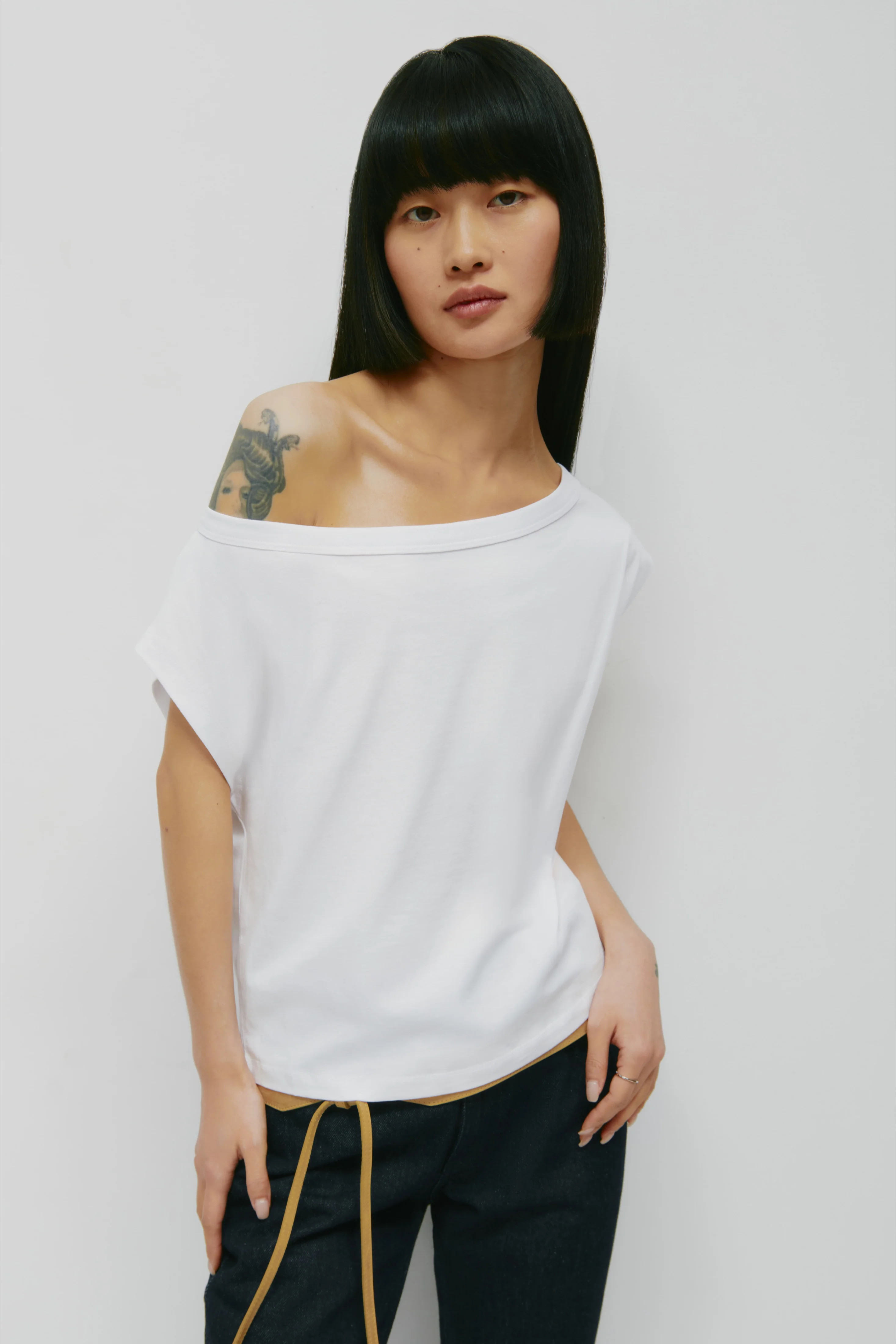 Women's Off Shoulder Tee | Kotn | Kotn