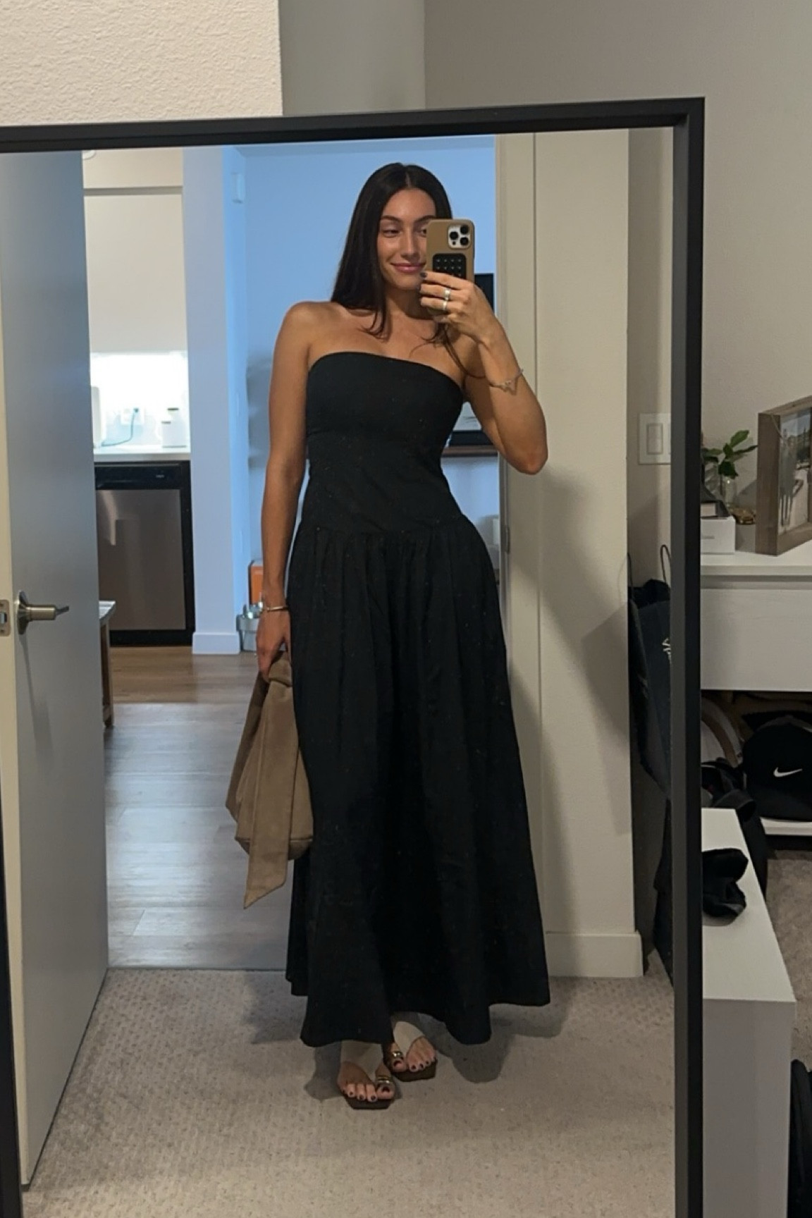 Cutie dress & it has pockets! Runs big so size down. I’m wearing a small but wish I got XS! 🖤