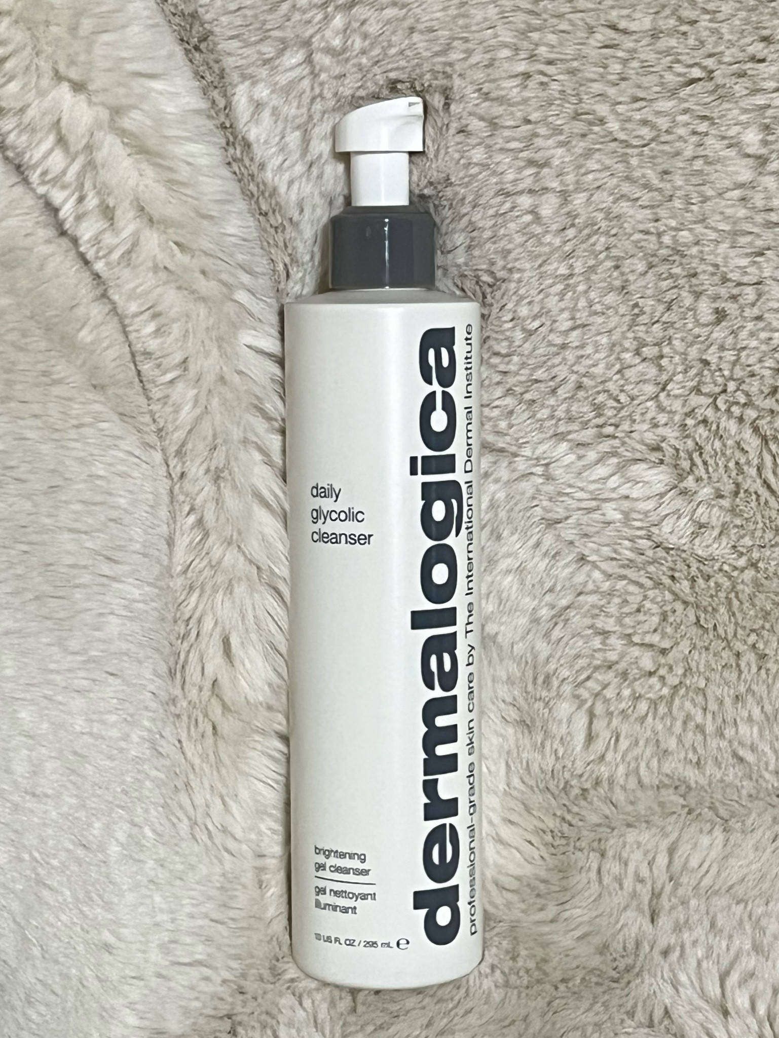 One of my favorite cleansers. This daily glycolic acid one and their special cleansing gel have been on steady rotation for me for a few years now.



ulta | skincare | cleanser | beauty | face wash

#LTKBeauty #LTKFindsUnder50 #LTKU