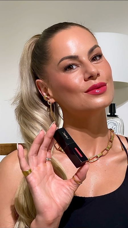 a little bit obsessed with this YSL lip stain 💋
A cream lip stain formula with a beautiful glossy finish. I don't wipe it off, I mean look at it! It wears off beautifully and is transfer proof once only the stain is left

Vinyl Cream Lip Stain in shade 412 rose mix 