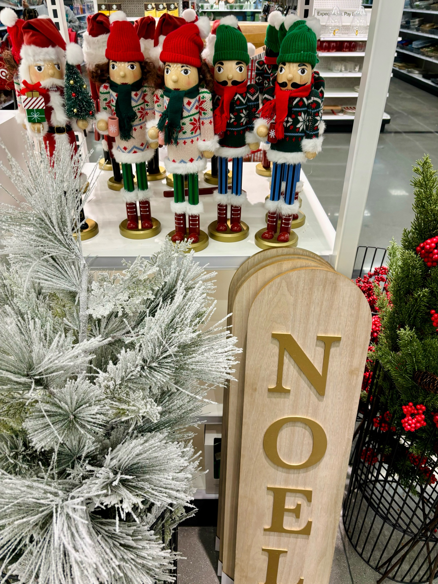 Holiday home decorations 🎄

#LTKHome #LTKSeasonal #LTKHoliday