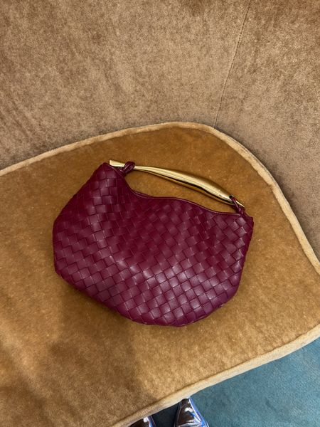 Bottega veneta, luxury bag, it bag, red leather bag, woven leather bag, luxury fashion

#LTKeurope #LTKitbag #LTKSeasonal
