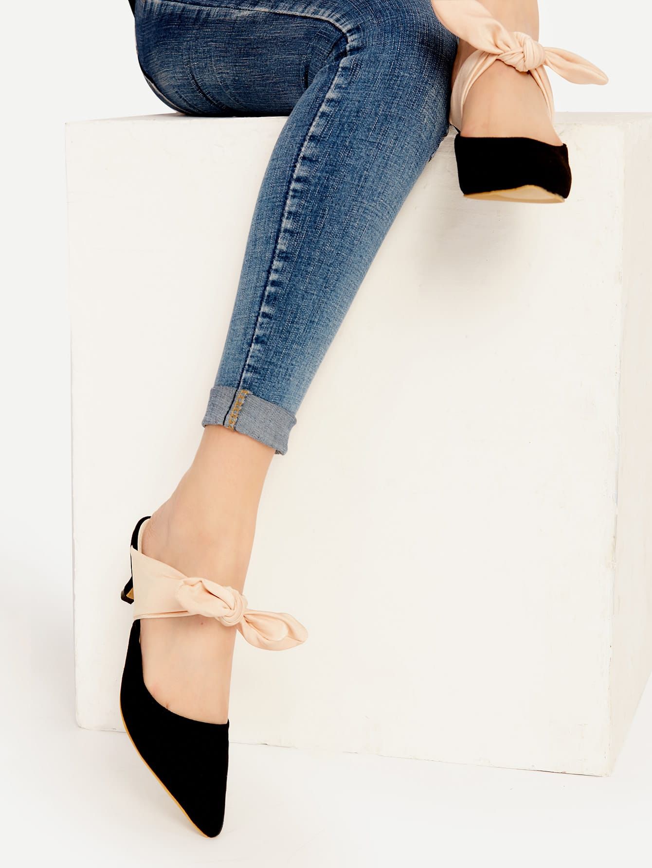 Black Point Toe Contrast Bow Tie Heeled Mules | SHEIN