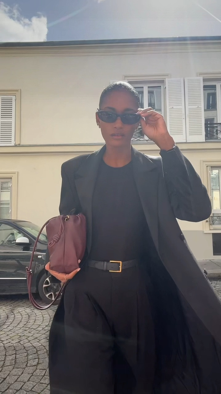 Another chic all black look. A la Parisienne. #paris #ootd #allblack #springfit