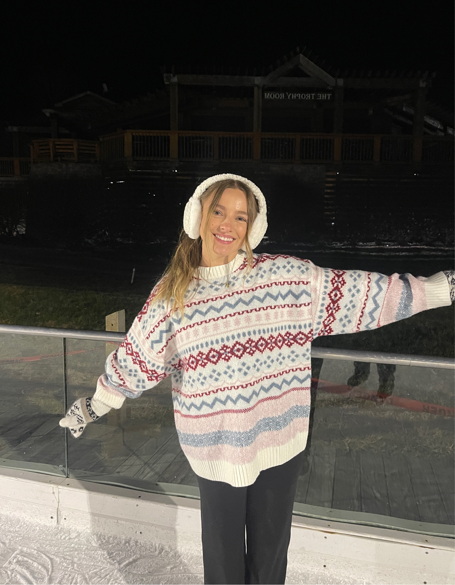 Ice skating outfit ❄️⛸️🤍

#LTKFindsUnder100 #LTKHoliday #LTKSeasonal
