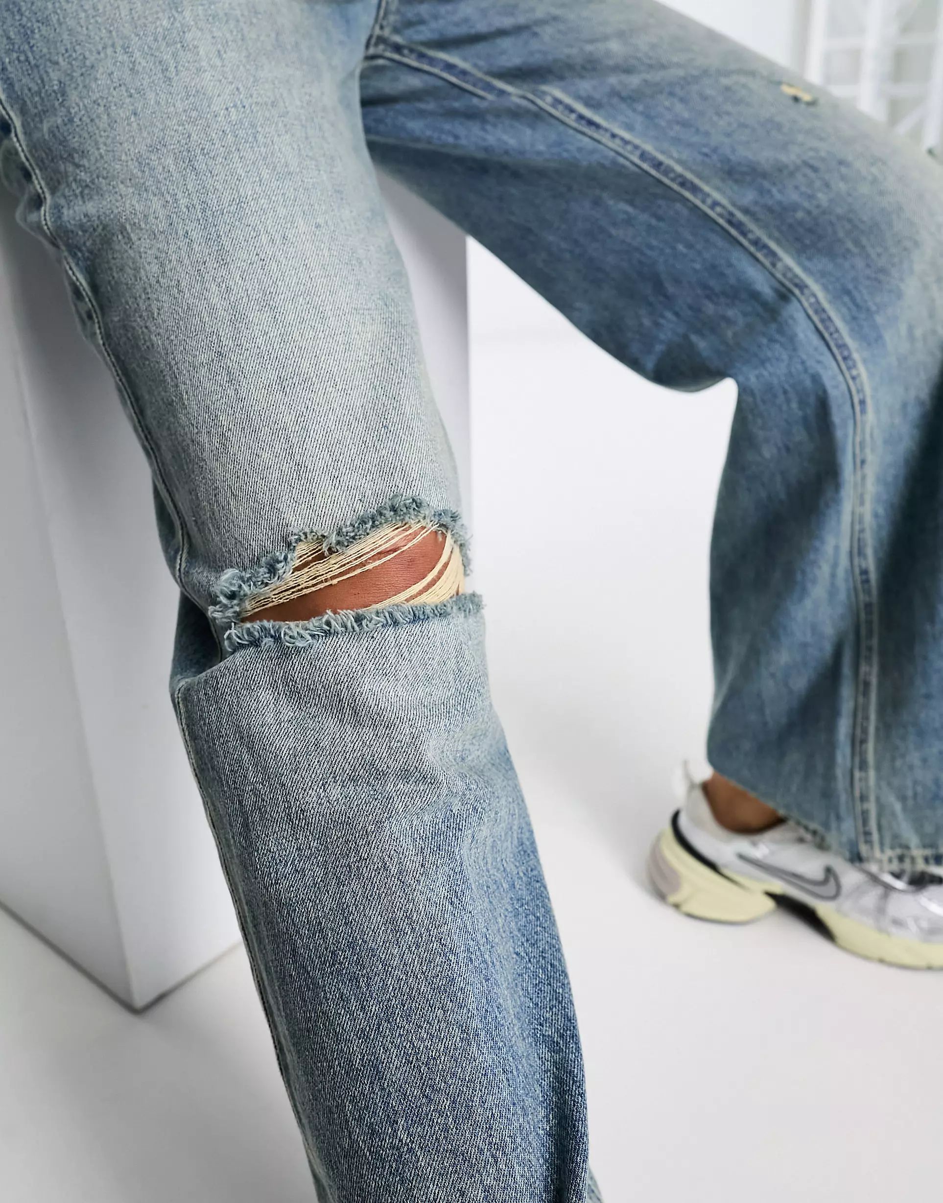Stradivarius STR wide leg jeans with rips in light vintage wash | ASOS (Global)