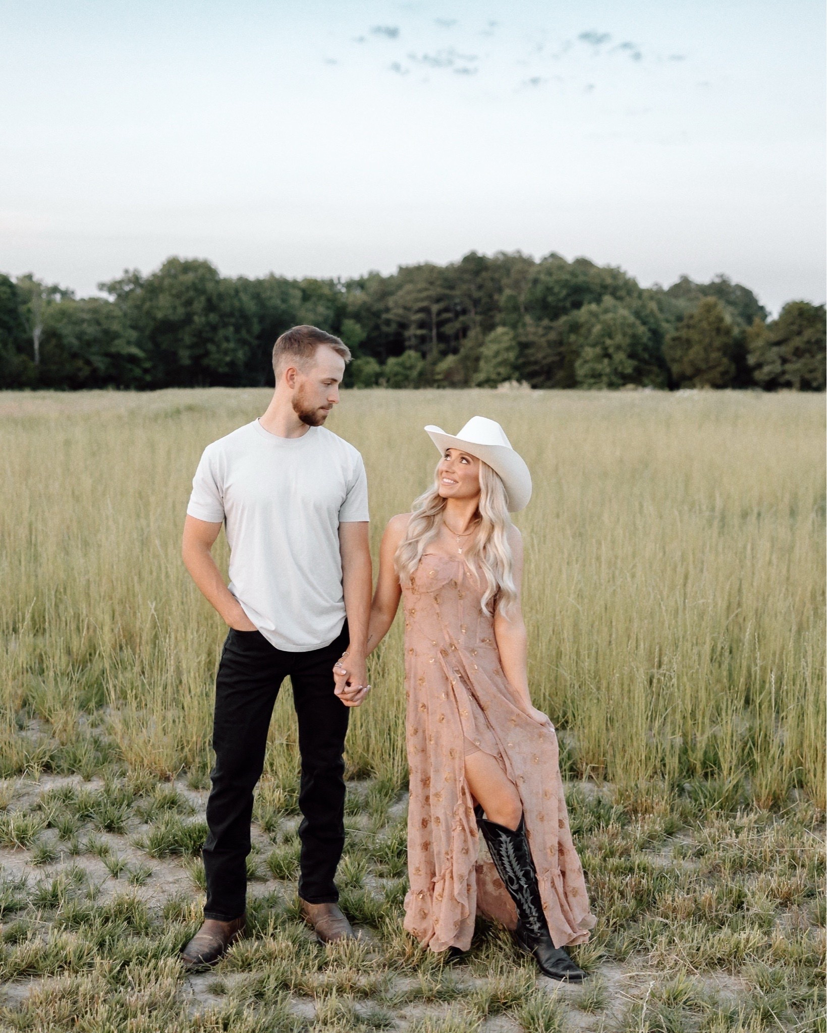 maternity photos outfit inspo, spring couples photos, engagement photos, 2nd trimester photos, baby announcement



#LTKBump #LTKPetite #LTKmomlife