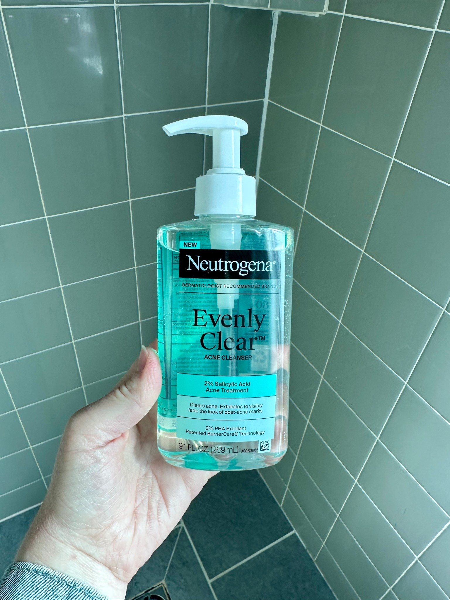 Clear skin without the drama ✨
This Neutrogena Evenly Clear Acne Cleanser is my go-to when breakouts + post-acne marks need backup. With 2% salicylic acid + 2% PHA, it gently exfoliates, clears clogged pores, targets blackheads, and helps fade the look of acne marks—without stripping my skin. Perfect for sensitive, acne-prone skin and busy routines that still want results.
🧼 Gentle foaming face wash
🧪 Dermatologist-recommended acne care
✨ Smooths texture + brightens skin tone
⏱️ Easy, everyday skincare win

#Neutrogena #AcneCleanser #SalicylicAcid #PHASkincare #AcneProneSkin #SensitiveSkinCare
#DrugstoreSkincare #ClearSkinRoutine #PostAcneMarks #BlackheadTreatment
#DermatologistRecommended #SkincareFavorites #LTKBeauty #SkincareFinds
#BusyMomSkincare #EverydaySkincare #FoamingCleanser


#LTKselfcare #LTKgrwm #LTKmorningroutine