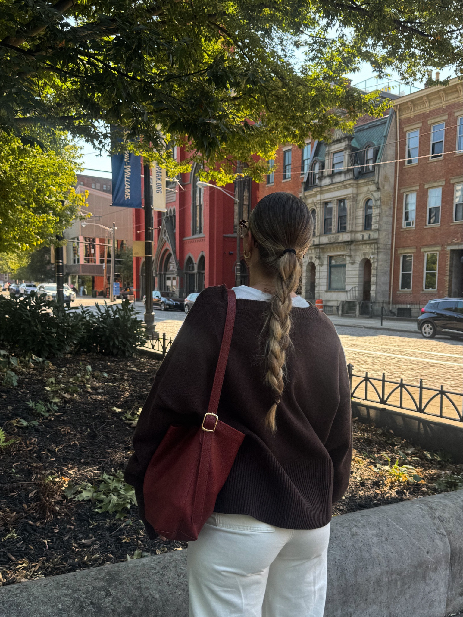 The perfect red bag. She holds so much and looks so cute with everything.  2 in 1 bag 🤎