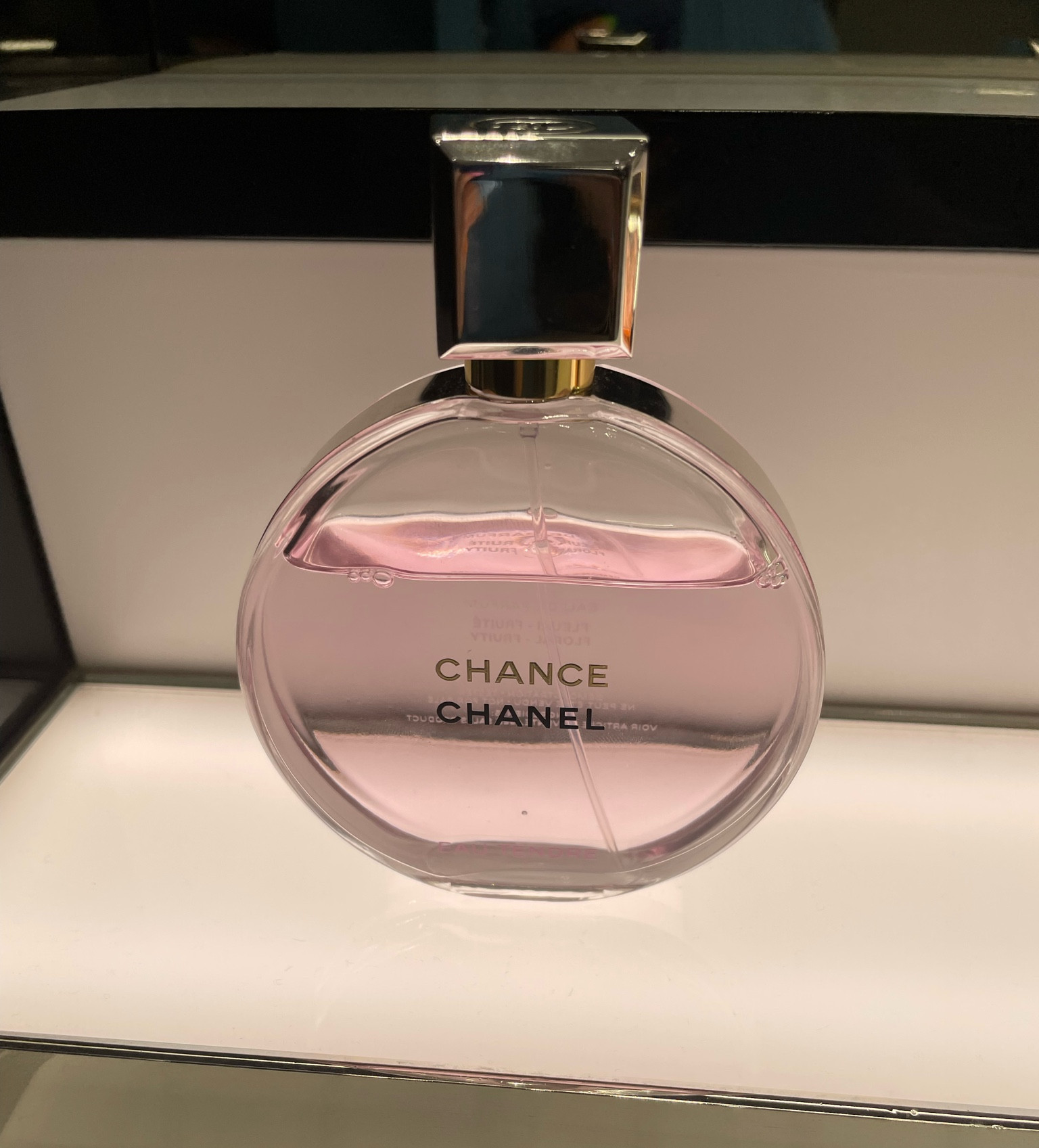Just stopped by the Chanel store at the mall and picked up Eau Tendre! The scent is so light and fresh—definitely my new fave. 💖 #ChanelPerfume #EauTendre #LuxuryFragrance #ShoppingFinds

#LTKBeauty