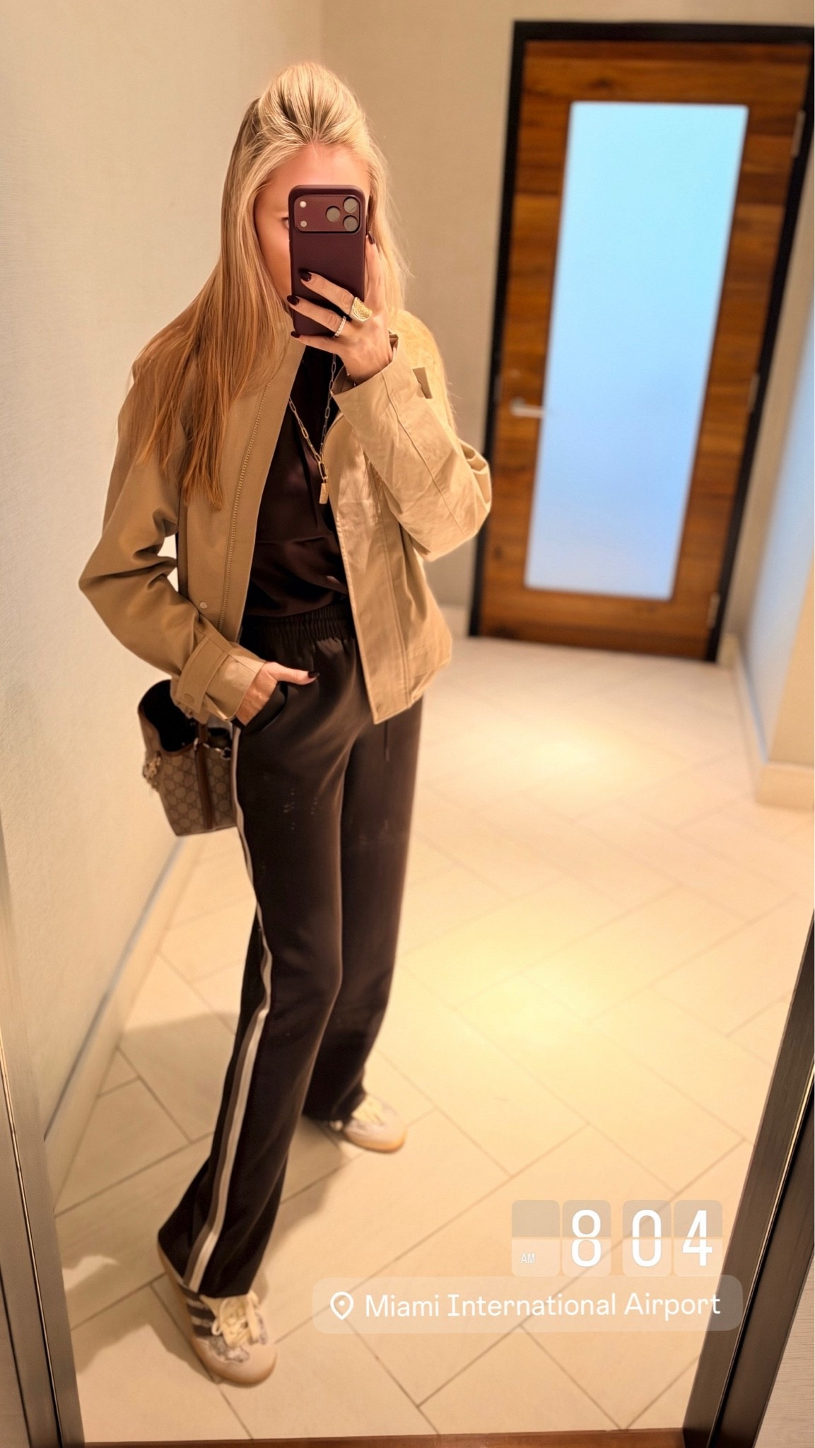 Airport travel outfit 
Non wrinkle pants! So good wearing small