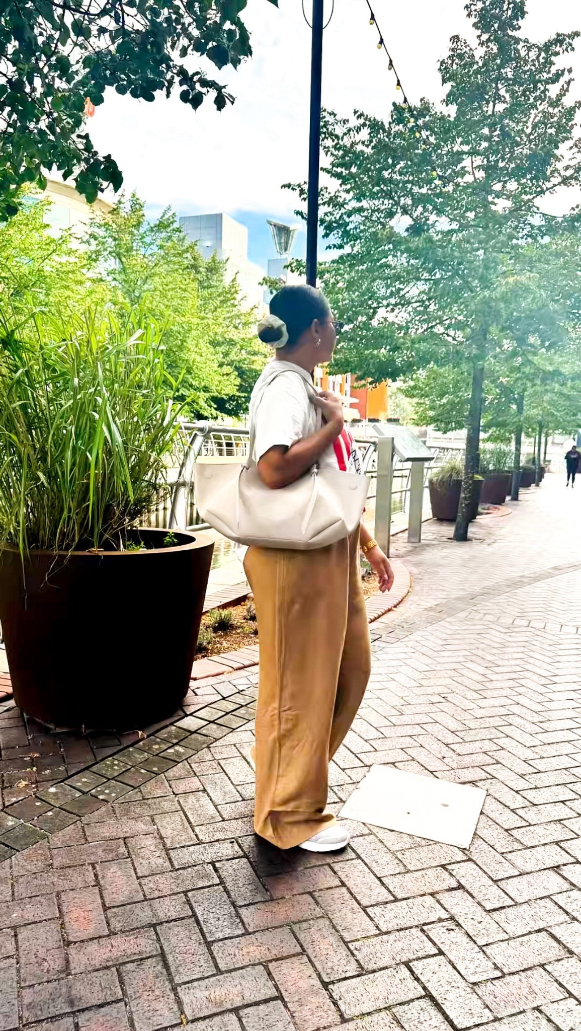 Summer outfit :  breezy linen trousers with holiday print oversized T-shirt with a pretty offwhite (oat) tote 

Charles and Keith discount code - COMAMBW15-CBBOFUKVWP

#LTKbag #LTKuk #LTKsummer