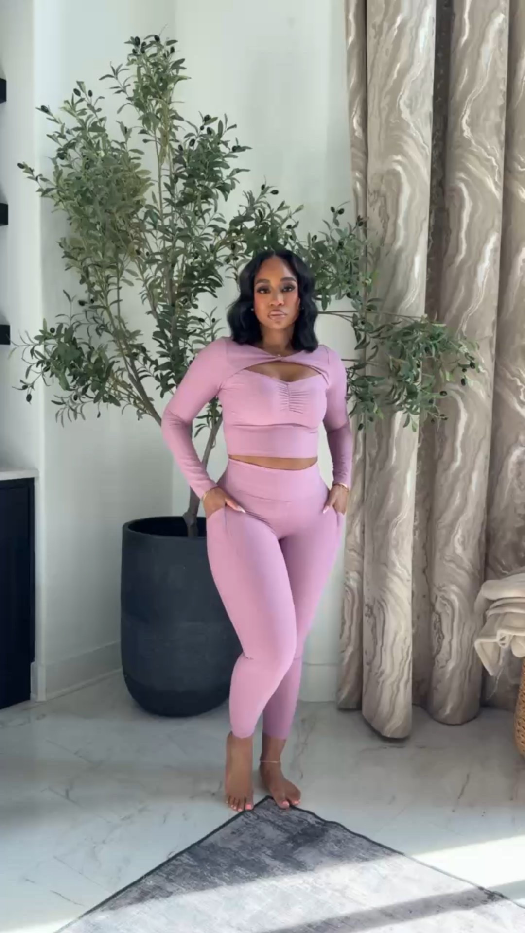 Stylish activewear find! cut out top and leggings with side pockets! 

#LTKfitnessgoals #LTKActive #LTKootd