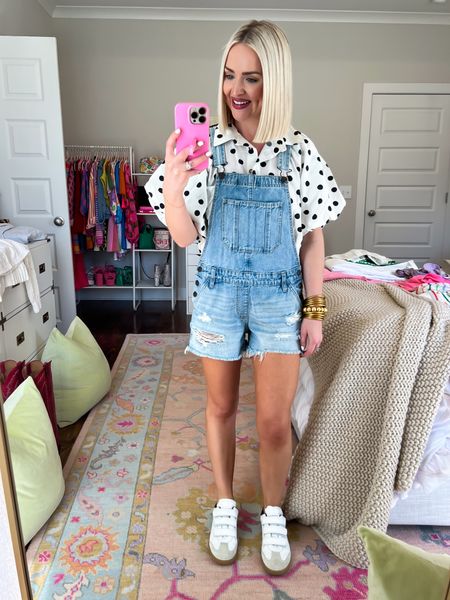 Overall shorts / polkadot top / casual spring outfit / short overalls / polkadot blouse (XXS) / loving tan self tanner in dark 