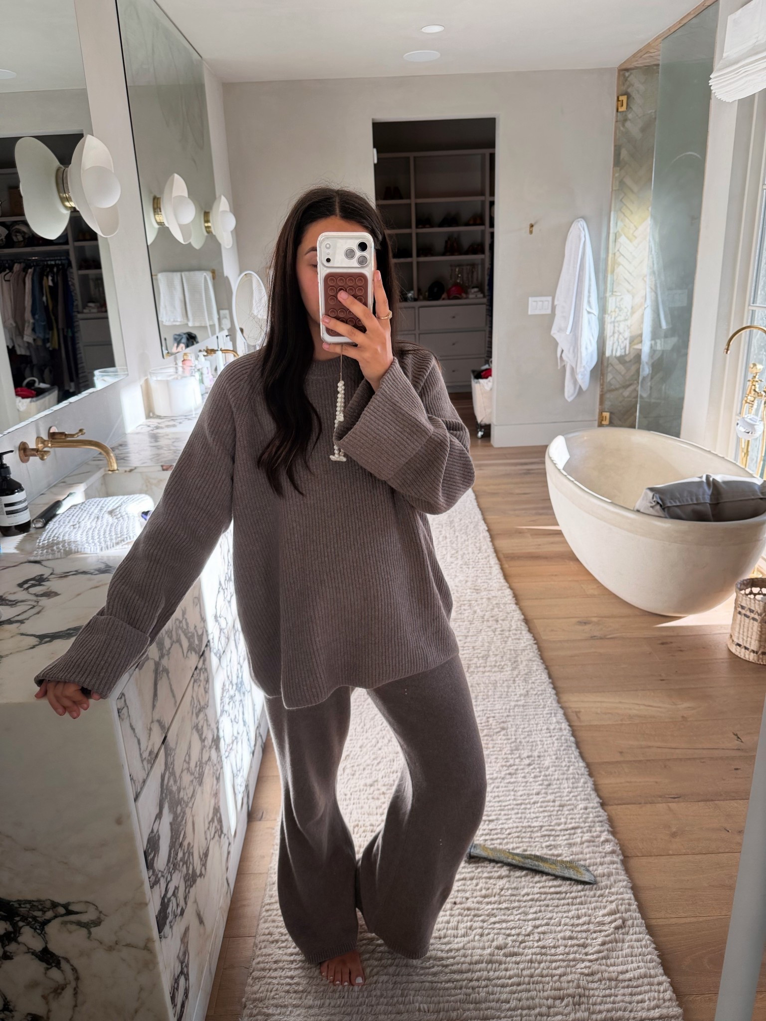 Top: large 
Bottoms: medium 

Dressupbuttercup.com #dressupbuttercup #dederaad


#LTKStyleTip #LTKSeasonal