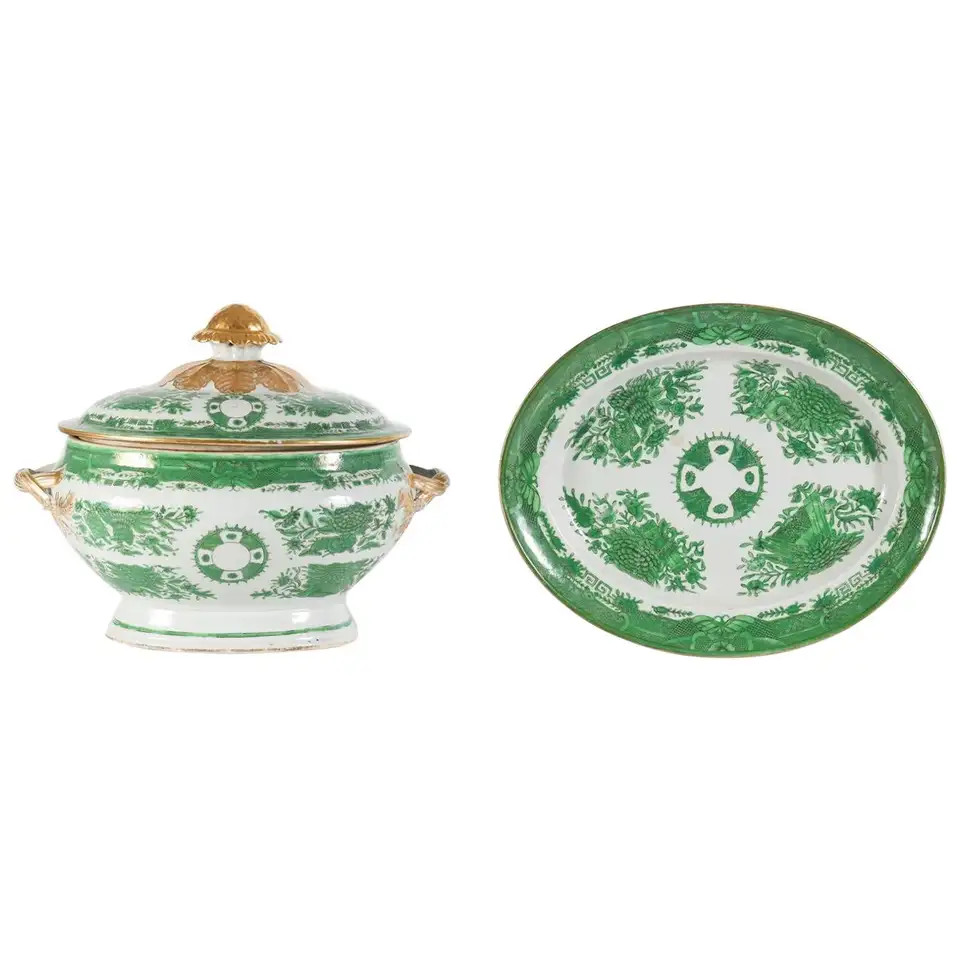 Chinese Export Porcelain Fitzhugh Pattern Tureen, Cover and Underplate | 1stDibs