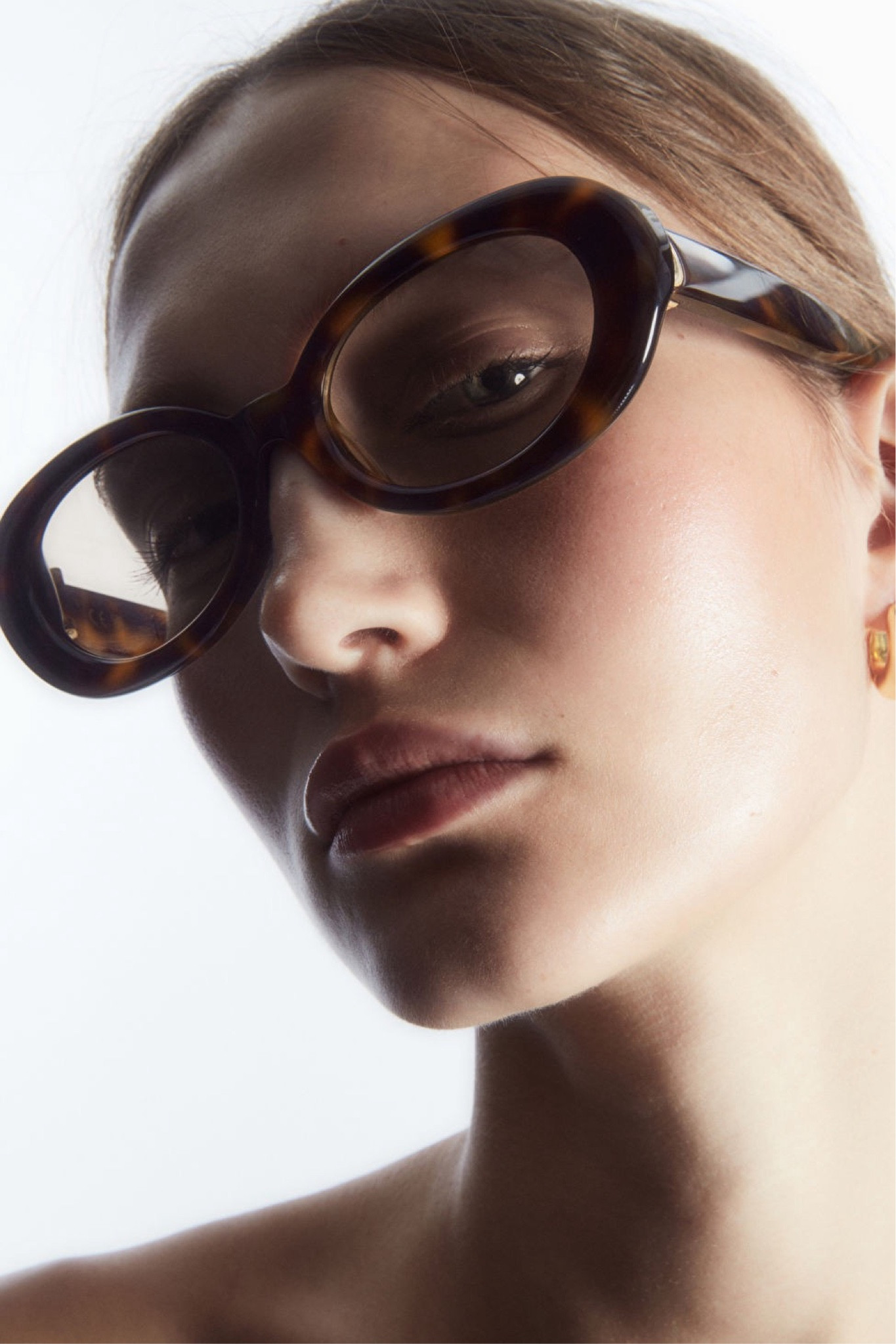 Oval glasses 
Sunglasses 
Tortoise shell 


#LTKstyletip #LTKworkwear #LTKSeasonal