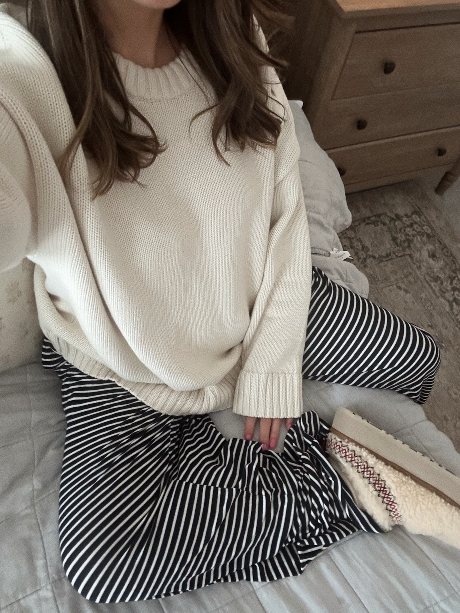 Large in the sweater medium in the pants! 