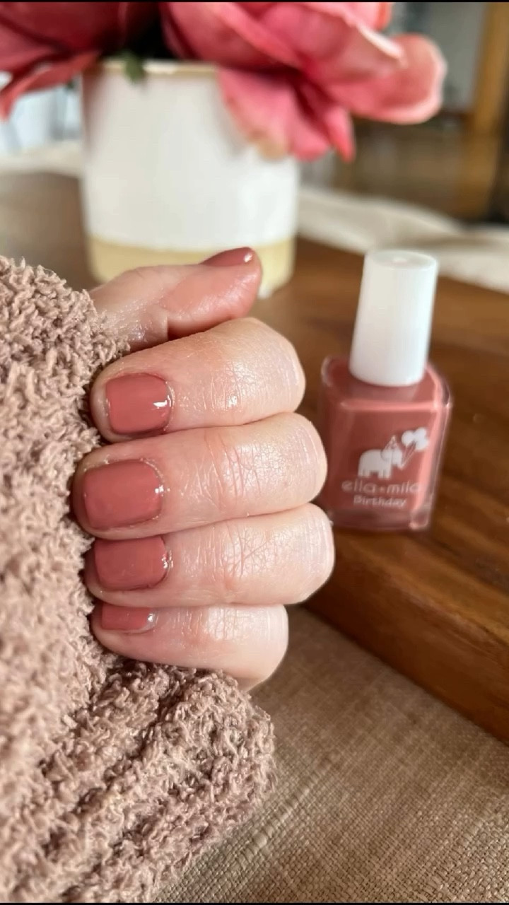 @ellamila is vegan, cruelty-free, 17-free, and made in the USA. All the colors of ella+mila is conveniently available to shop at CVS! 

I grabbed these 6 colors from @cvspharmacy and they’re perfect for Summer! 💅🏻 

• Spread the Love 
• PB Jelly Time 
• Pink Sand Beach 
• Sixth Fix 
• Dream 
• Paint the Town Red

Get your favorites today!🥰

➡️ Link in bio under LTK shop

#ellamilaCVS #ellamila #cvs #cvspharmacy #nails