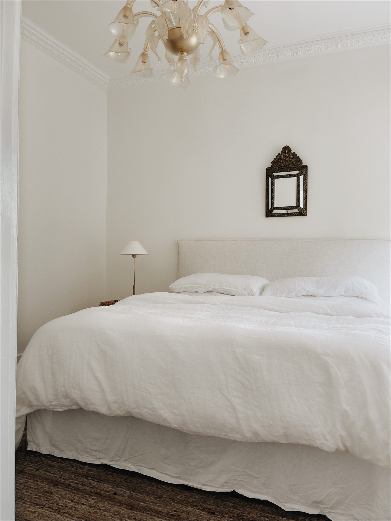 .
.
.
.
.
#neutralhome #neutralinteriors #neutralliving #neutraldecorstyles #neutralaesthetic #inmydomaine #cornerofmyhome #collectedhome #flashesofdelight #moderntraditional #traditionalhome #myhousebeautiful #vintagehome #beigeaesthetic #beigepalette #aesthetichome #ltkhome  #onekingslane #myoklstyle  #potterybarn #mypotterybarn #restorationhardware #mcgeeandco #bedskirt #antiquemirror #vintagemirror #murano #muranochandelier #frenchmirror #frenchrepousse 

#LTKhome