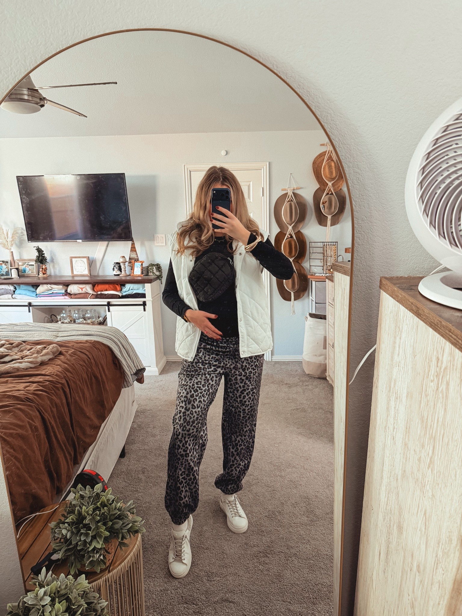 Casual comfy and cute outfit. Roadtrip outfit. Travel outfit. Sweatpants and vest  

#LTKHoliday #LTKootd #LTKFindsUnder100