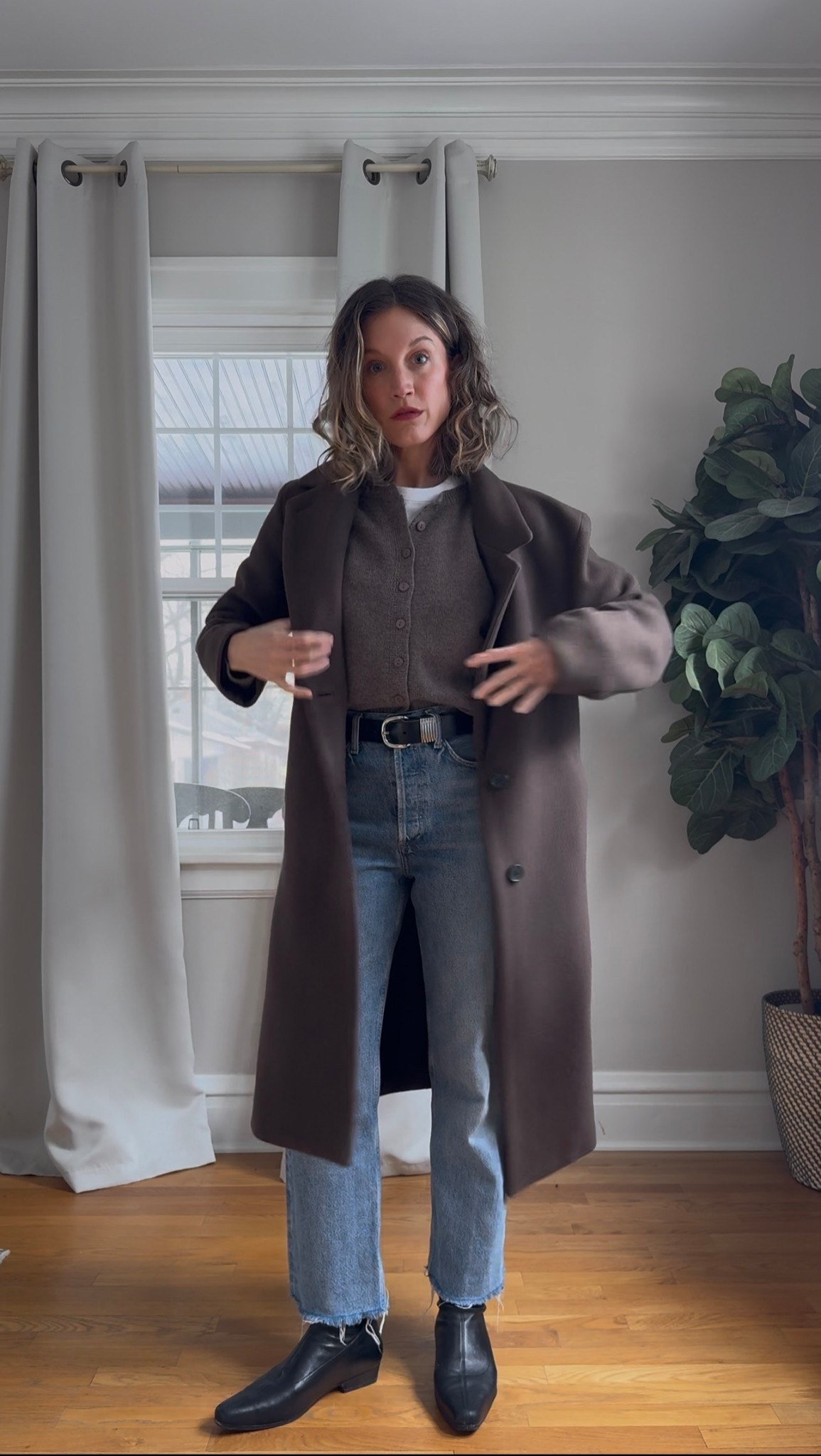 Look of the Day // 1.21

Uniqlo base layer, XS, TTS for a slim fit. Madewell tee, XS, TTS. Reformation cardigan, XS, TTS. Agolde denim, 24, I took my smaller size. Bared Footwear boots, TTS. Madewell belt, sold out similar  linked. Aritzia coat, XS, TTS, size up for a looser fit. Everlane gray sweater, XS, TTS. Quince beanie. Similar earrings linked. Cluse watch (message me for link!) 

#LTKOver40 #LTKgrwm #LTKPetite