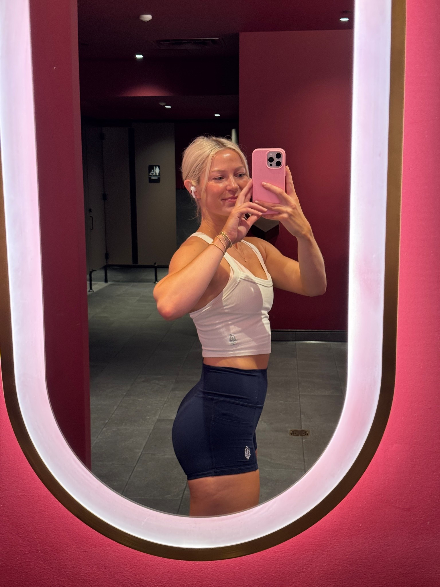 gym fit!! 

lifting outfit, fp movement, gym shorts

#LTKActive #LTKStyleTip