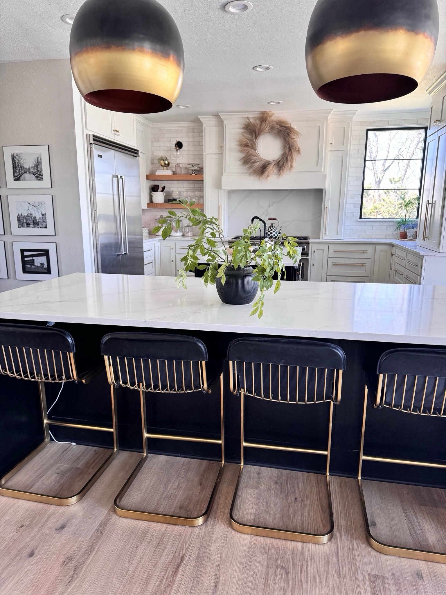 Kitchen barstools kitchen pendants 

#LTKHome #LTKStyleTip