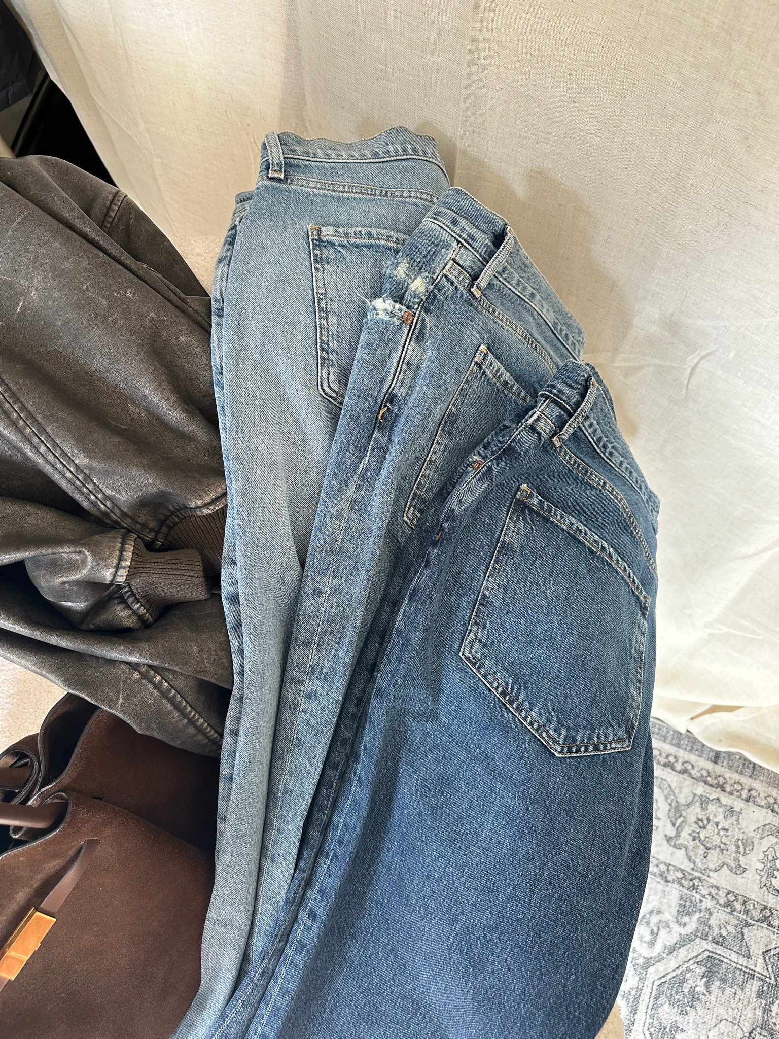 Left to right crop washes

Use code STYLE for sale $200+ 

Quiver ( lighter wash with stretch)  - frequency ( vintage look medium wash)  - control ( vintage look brighter blue medium wash) 

I go regular size in these ( will loosen / break in with wear) 


Agolde
Cotton jeans
Denim 