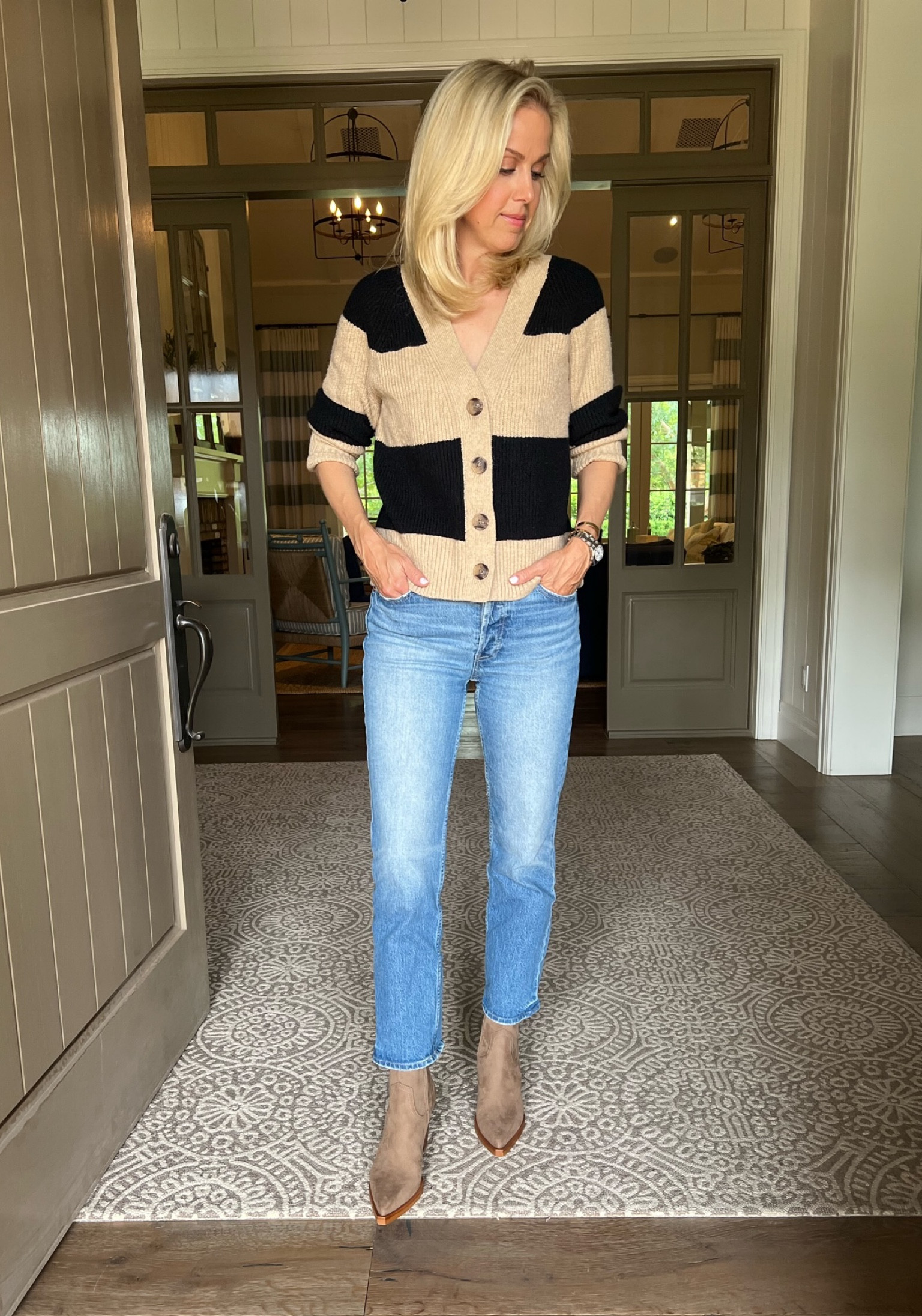 Easy Fall outfit of the day. Straight leg jean with a tight-fitting bootie and the perfect striped cardigan. 

Gretchen in a XS top
Jeans TTS.





Fall outfit
Teacher outfit 

#LTKshoecrush #LTKFind #LTKSeasonal