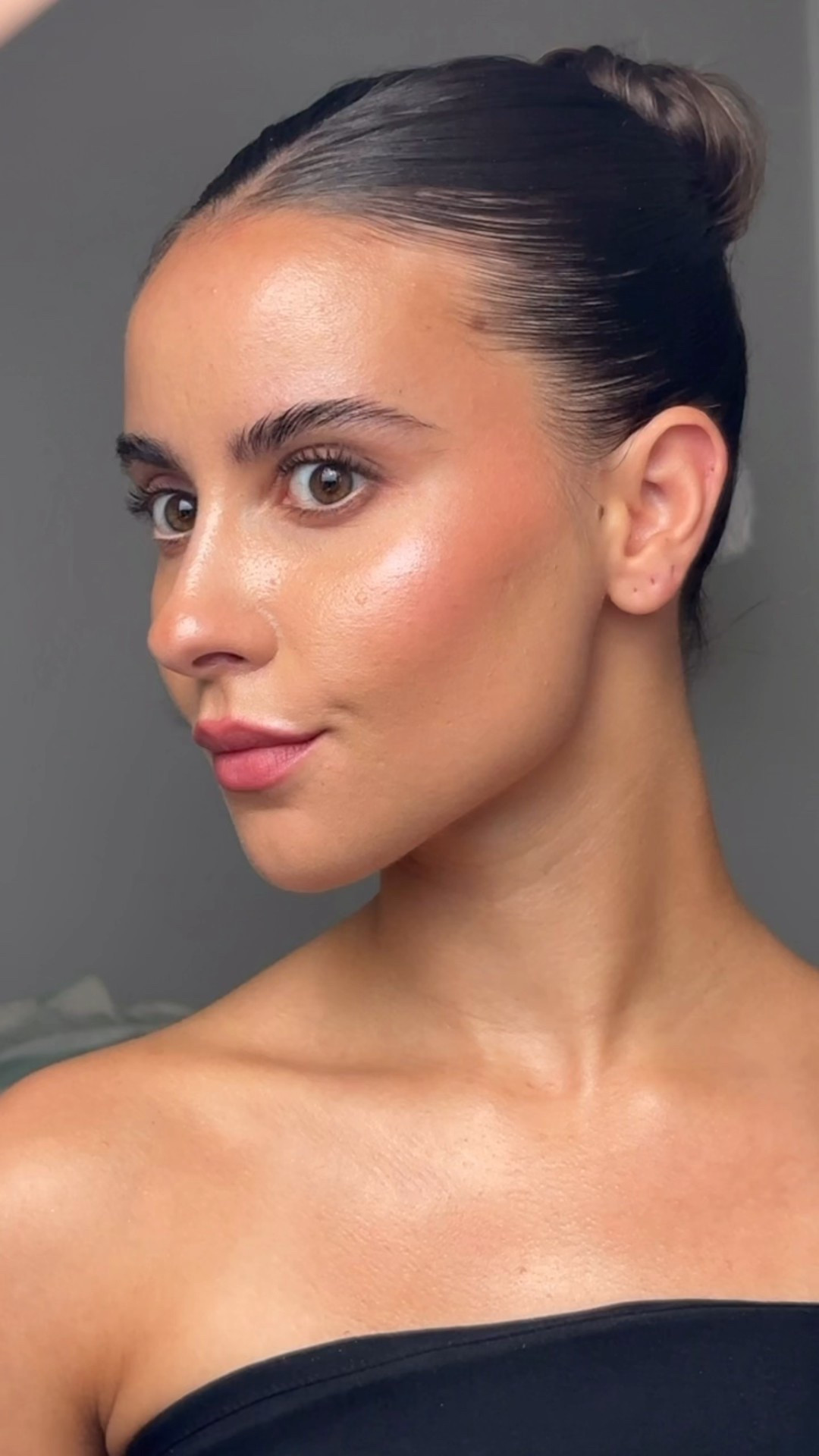 possibly my favourite highlighter ever x full face details on my IG 🤍 using shade 02 pink 

#LTKuk #LTKeurope #LTKbeauty