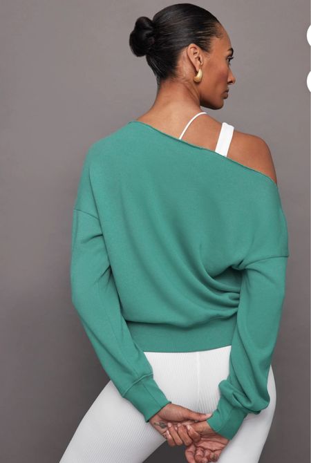 There’s just something about an off the shoulder top. This on is in my cart and should be in yours too!  So many colors to choose from. I’m ordering XS
kimbentley, fitness, off the shoulder sweatshirt, yoga, Pilates,


#LTKActive #LTKStyleTip #LTKFitness