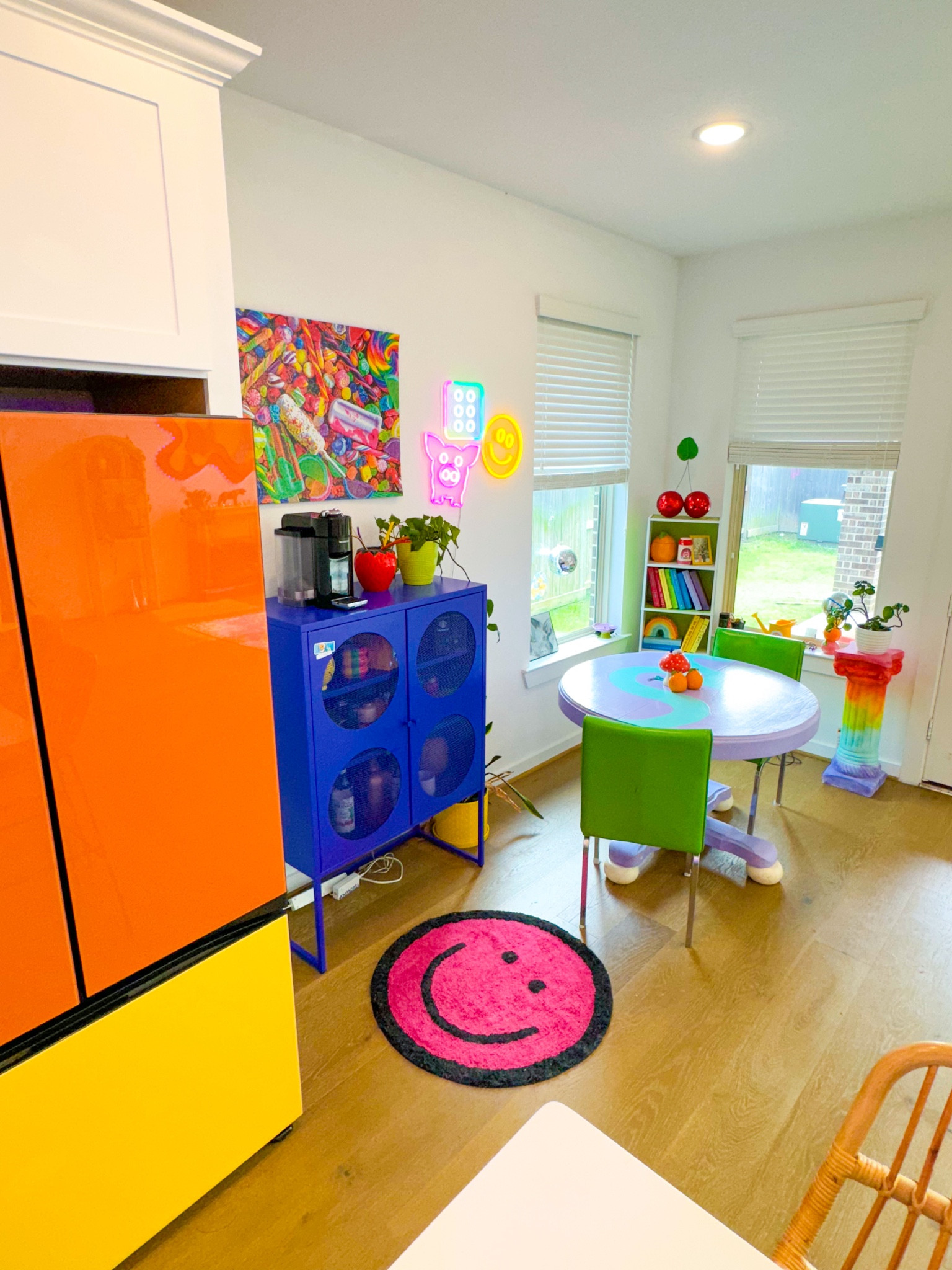 Colorful & functional furniture?! Yes, please!🤩💙✨ I use this cabinet to store allllll of my coffee necessities & cute mugs!🤩☕️ There’s so much space inside to store whatever you need!