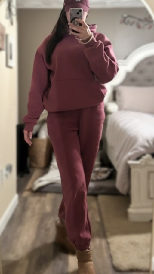 Comfrt sweat set 

#LTKselfcare #LTKootd #LTKdayinmylife