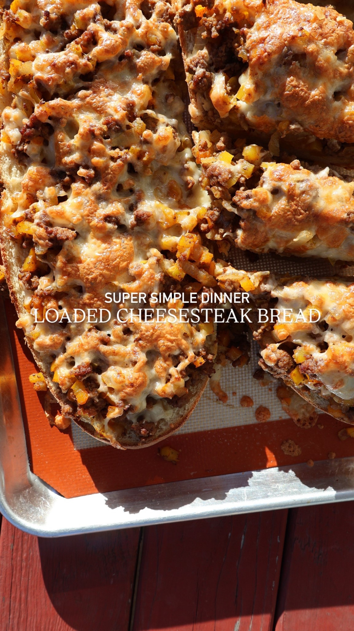 This Philly cheesesteak cheesy bread is another quick and easy weeknight dinner that everyone will love.

Recipe: kaylazenner.com/philly-cheesesteak-cheesy-bread