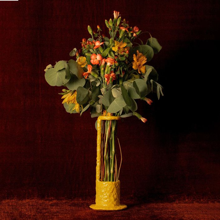 Base Para Flores Yellow Vase | Minted