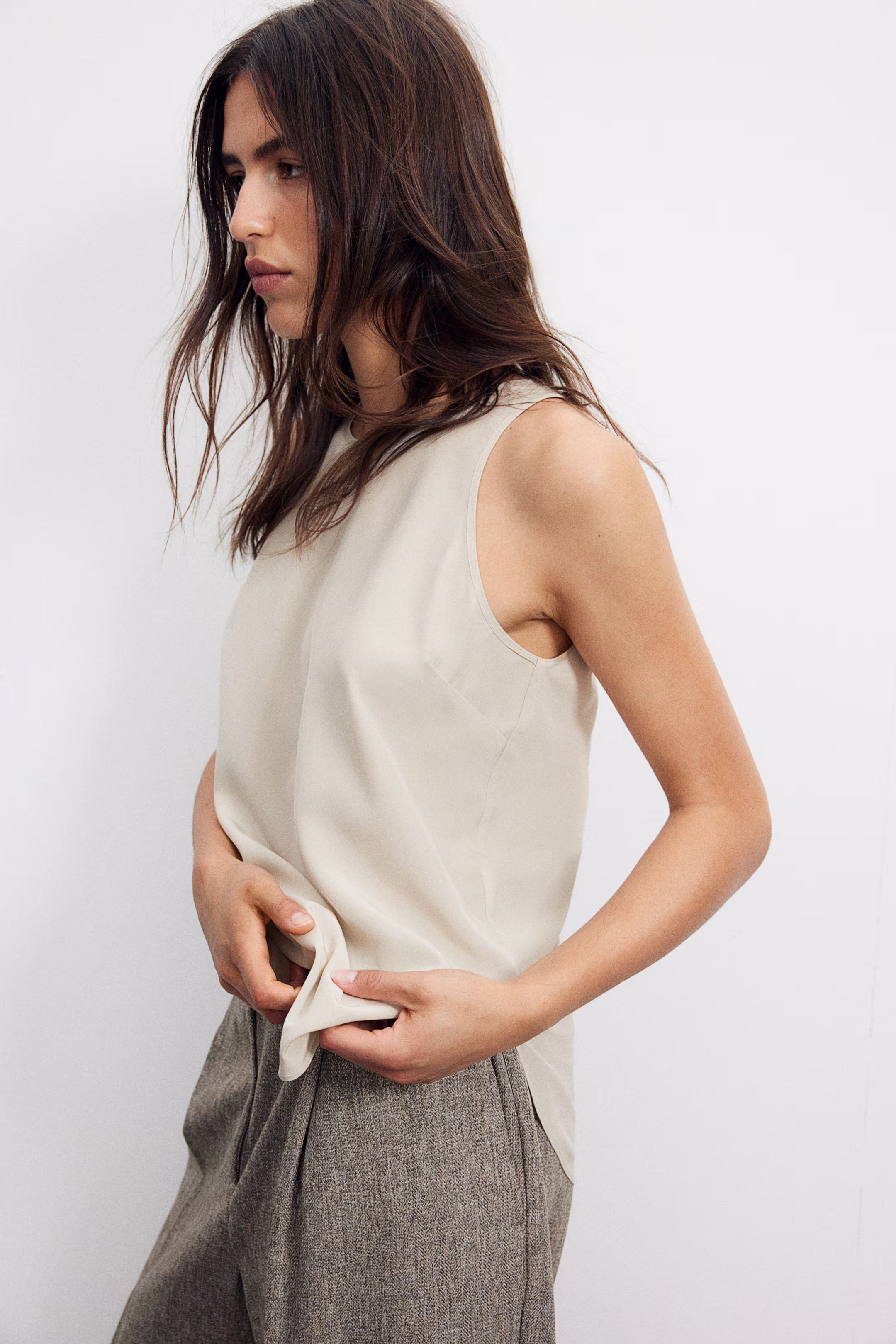 Crêped Silk Top - Round Neck - Sleeveless - Light beige - Ladies | H&M US | H&M (US + CA)