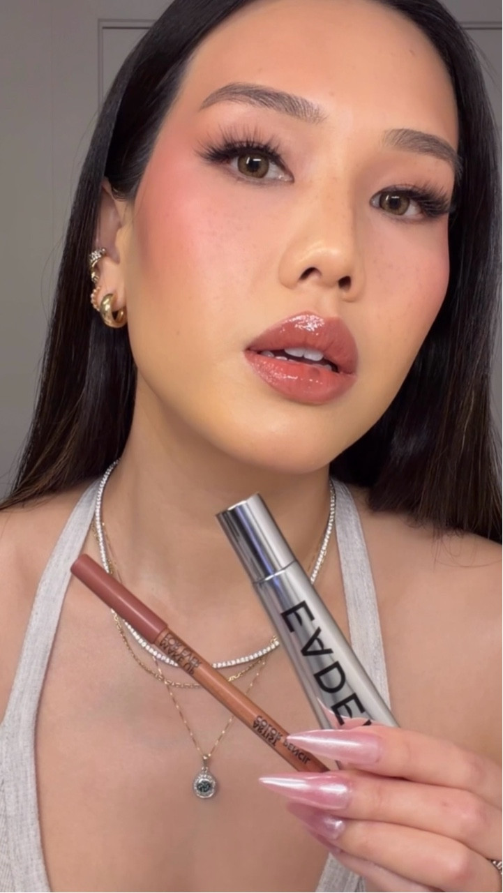 I finally found a new everyday lip combo and I’m not gatekeeping.
*
*
*
#LipCombo #EverydayMakeup #SoftGlam #MakeupRoutine #BeautyFinds