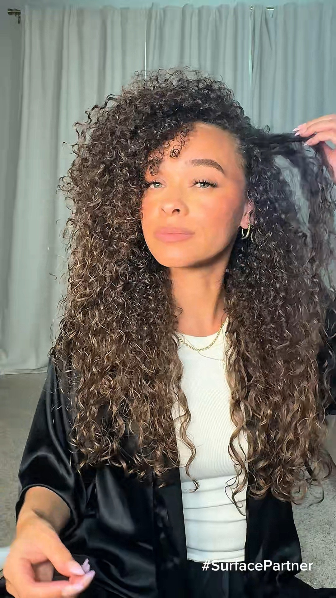 CURLY HAIR ROUTINE 👩‍🦱✨ I styled my curls using @surfacehairhealth CURLS line and my curls came out defined, frizz free and shining 😍 

Products used:
1. Curls replenish leave in conditioner 
2. Curls oil gel 
3. Curls serum