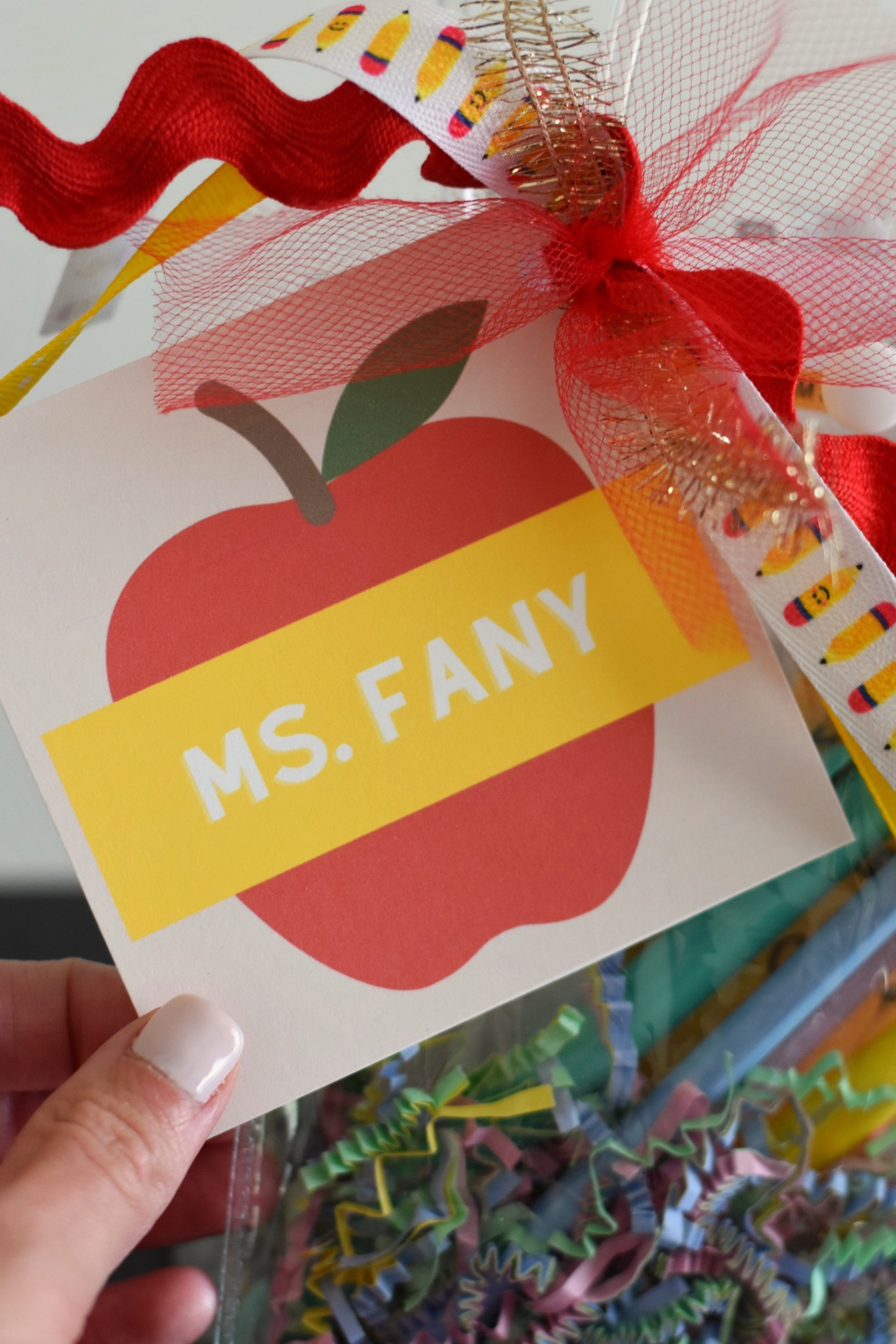 @thelettervee makes gift giving so easy! Their Teacher Apprecition digital downloads were simple to edit, download, & print at home. Each gift is so personalized!🍎 #thelettervee #ad #gifted 