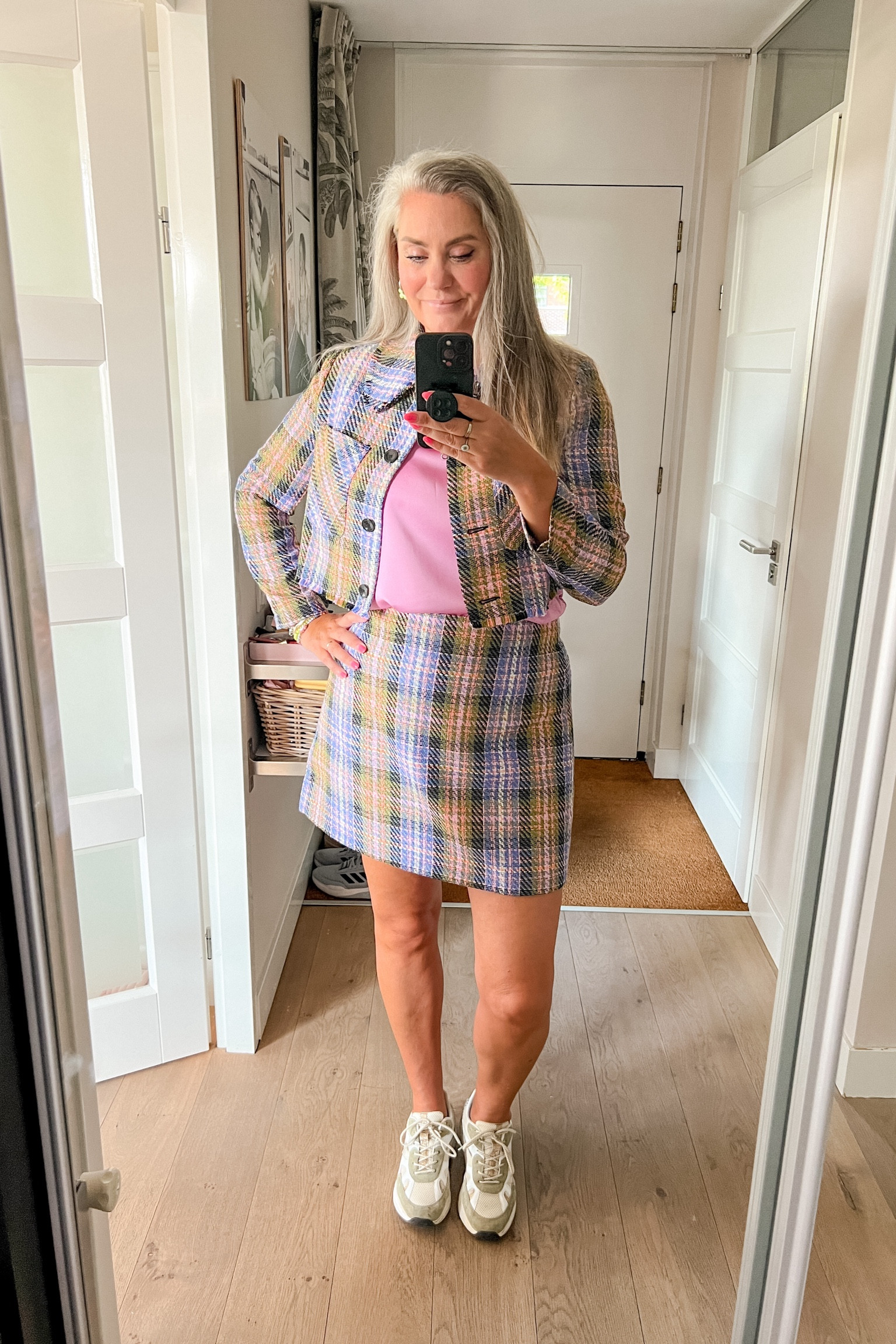 Ootd - Monday. New week, new power suit. Plaid suit from C&A (44) and pink satin t-shirt from Vila. Chunky sneakers are old. 



#LTKeurope #LTKnederlands #LTKworkwear